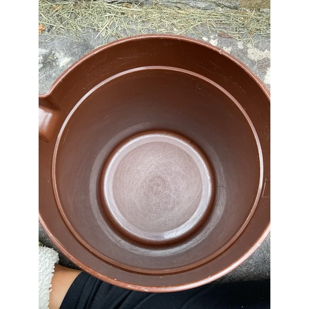 Vintage Tupperware Short Pitcher  1575-6 Push Button Lid Retro Brown